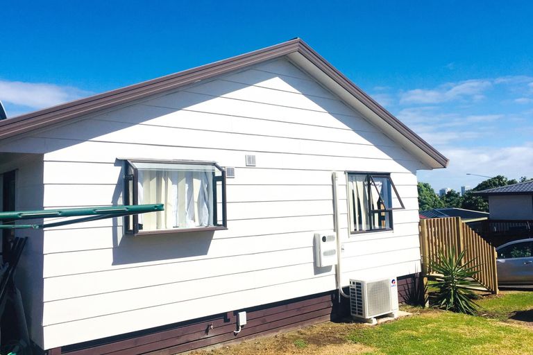 Photo of property in 2/10 Kimdale Place, Totara Heights, Auckland, 2105