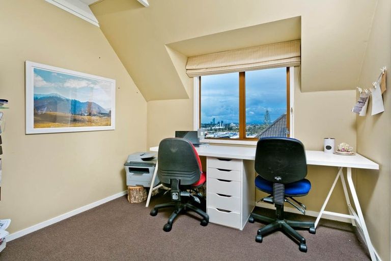 Photo of property in 1/29 Marcel Place, Glenfield, Auckland, 0629