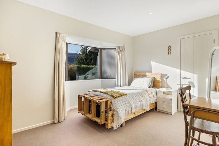 Photo of property in 77 Oregon Drive, Kelvin Heights, Queenstown, 9300