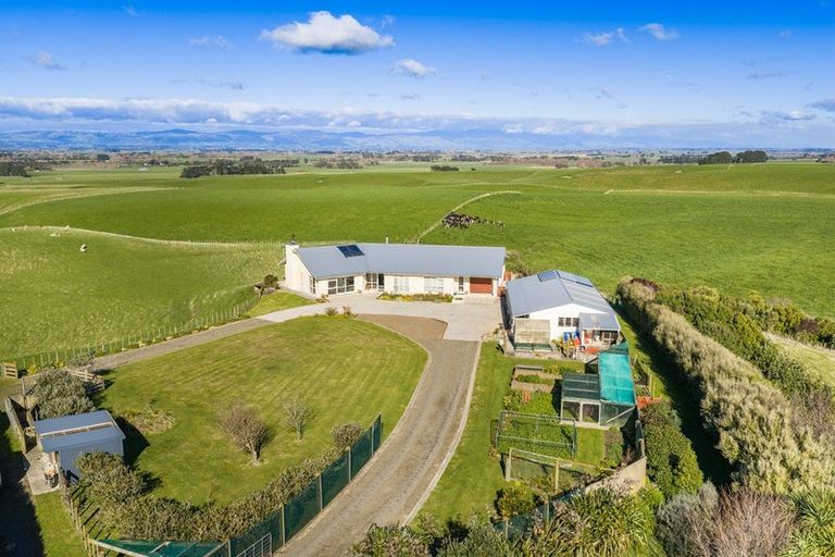 Photo of property in 63 Sutherland Road, Sanson, Palmerston North, 4479