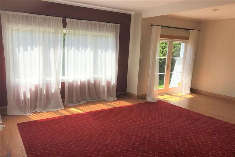 Photo of property in 28 Morley Street, New Plymouth, 4310