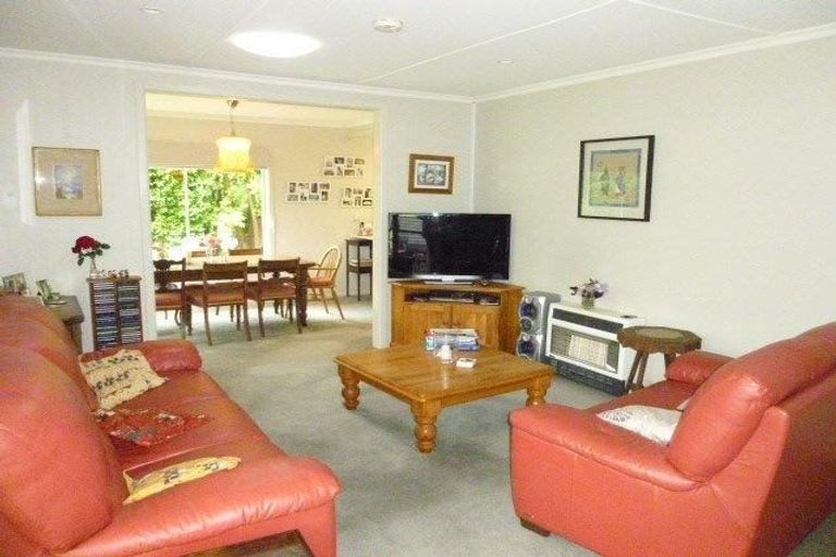 Photo of property in 8 Leybourne Avenue, Waikanae, 5036