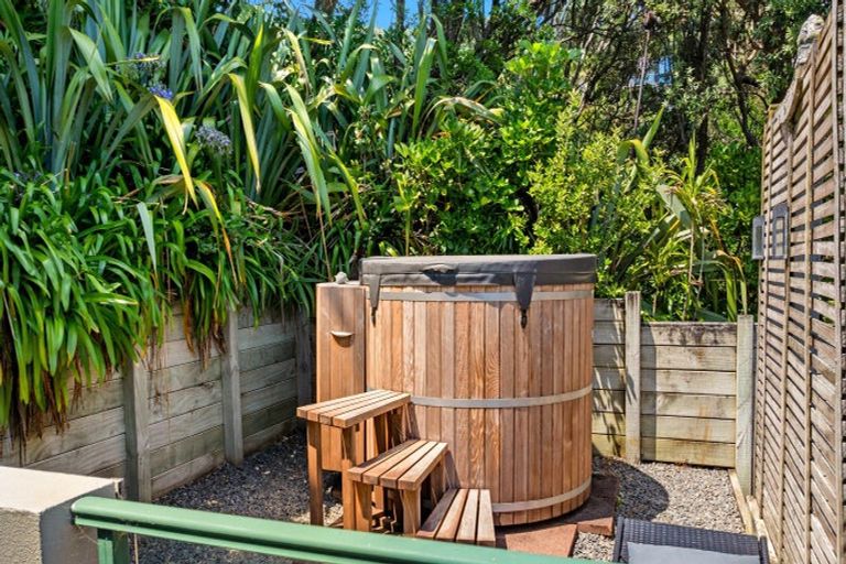 Photo of property in 6 Berridge Road, Muriwai, Waimauku, 0881