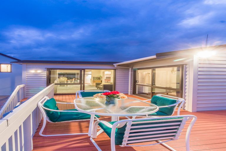 Photo of property in 189 West Harbour Drive, West Harbour, Auckland, 0618