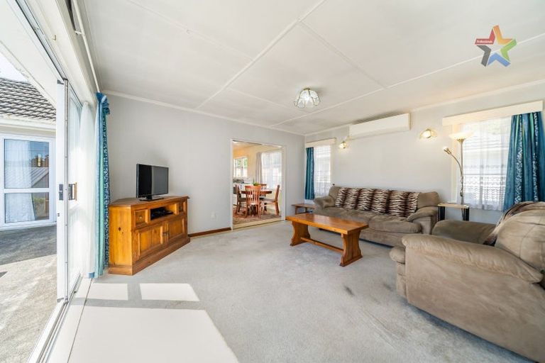 Photo of property in 72 Glen Road, Stokes Valley, Lower Hutt, 5019