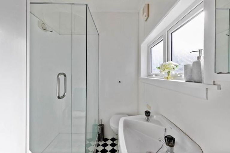 Photo of property in 1/30 Ngataringa Road, Devonport, Auckland, 0624