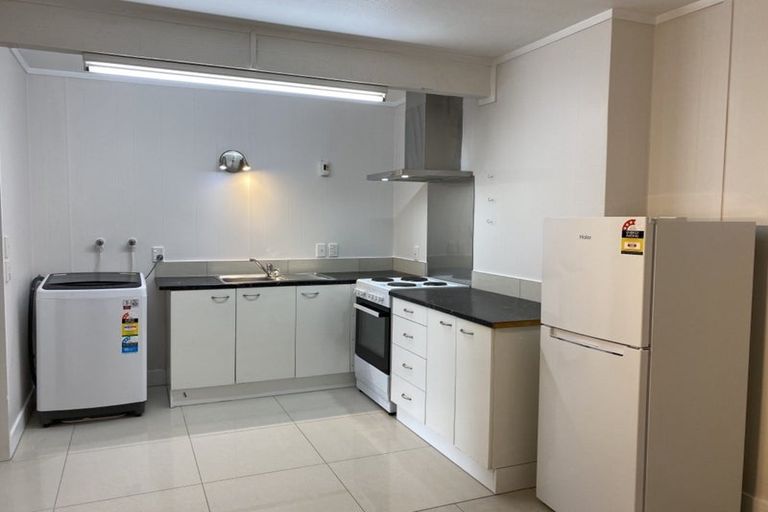 Photo of property in 4 Hillview Crescent, Paparangi, Wellington, 6037