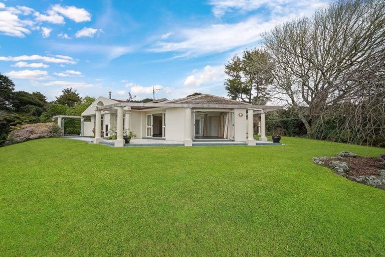 Photo of property in 9 Laingholm Drive, Laingholm, Auckland, 0604