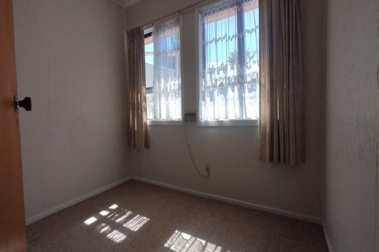 Photo of property in 10 Beaufield Lane, Te Atatu Peninsula, Auckland, 0610