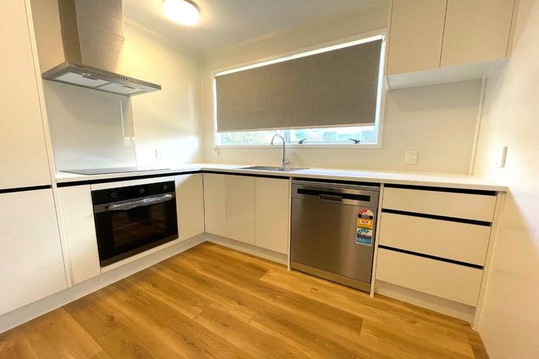 Photo of property in 1 Carbery Place, Manurewa, Auckland, 2102