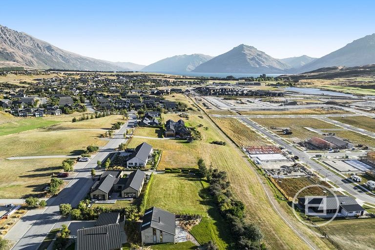 Photo of property in 21 Cunninghams Drive, Jacks Point, Queenstown, 9371