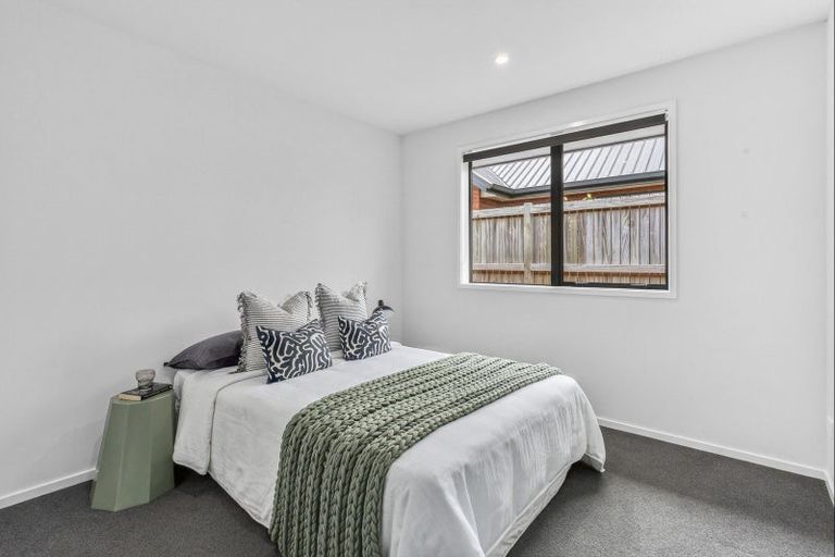 Photo of property in 1 Clifford Close, Leamington, Cambridge, 3432