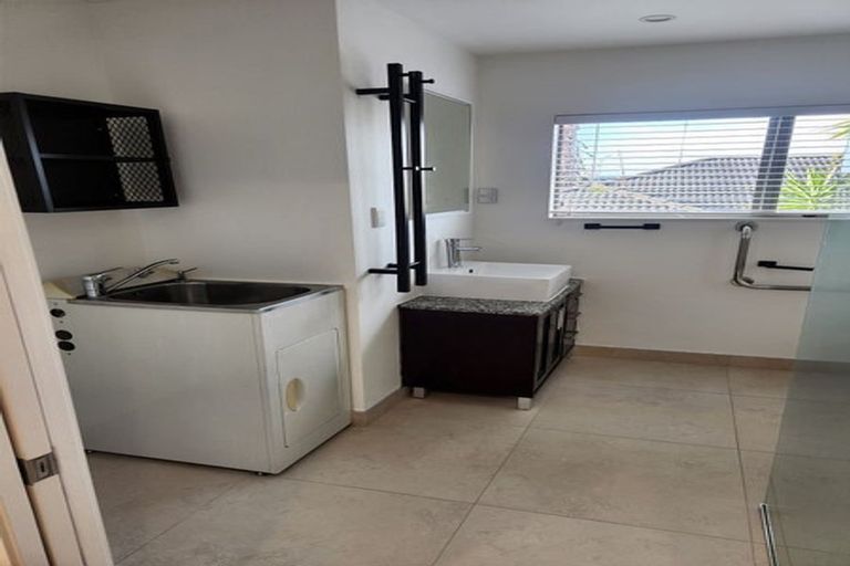 Photo of property in 28 Ballymore Drive, Pinehill, Auckland, 0632