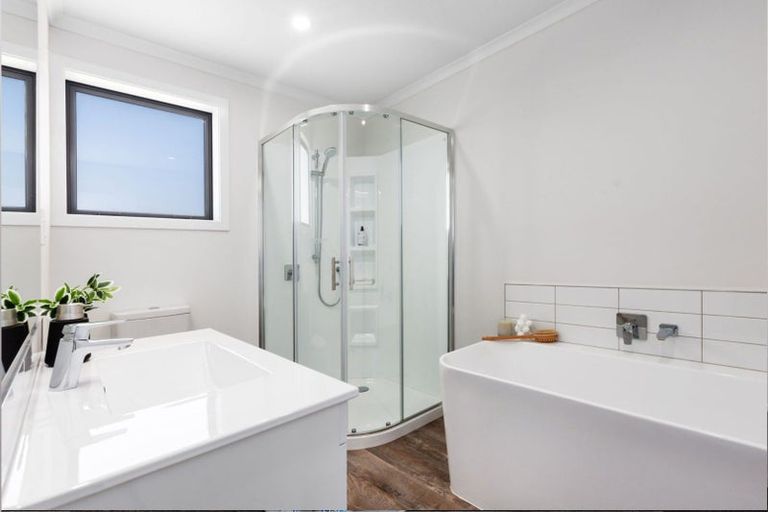 Photo of property in 1d Breakwater Way, Whitby, Porirua, 5024
