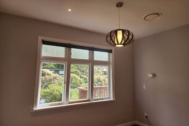 Photo of property in 43 Rona Street, Eastbourne, Lower Hutt, 5013