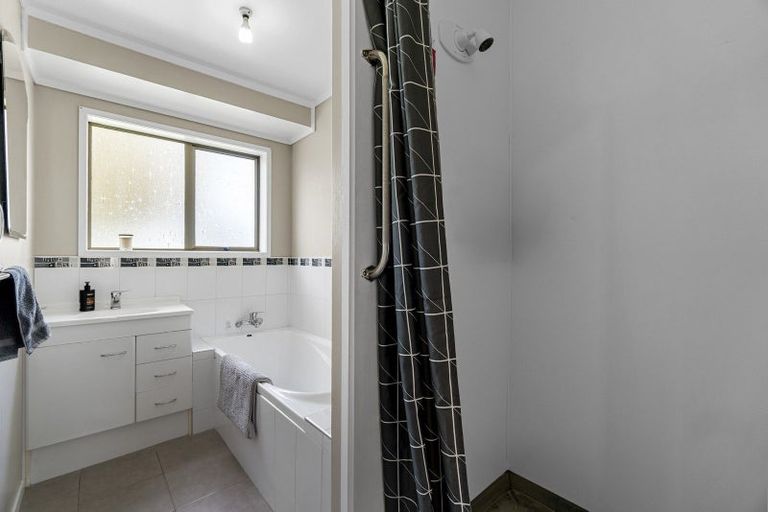 Photo of property in 2 Sheridan Crescent, Leamington, Cambridge, 3432