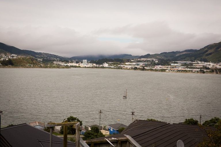 Photo of property in 15 Gloaming Hill, Titahi Bay, Porirua, 5022