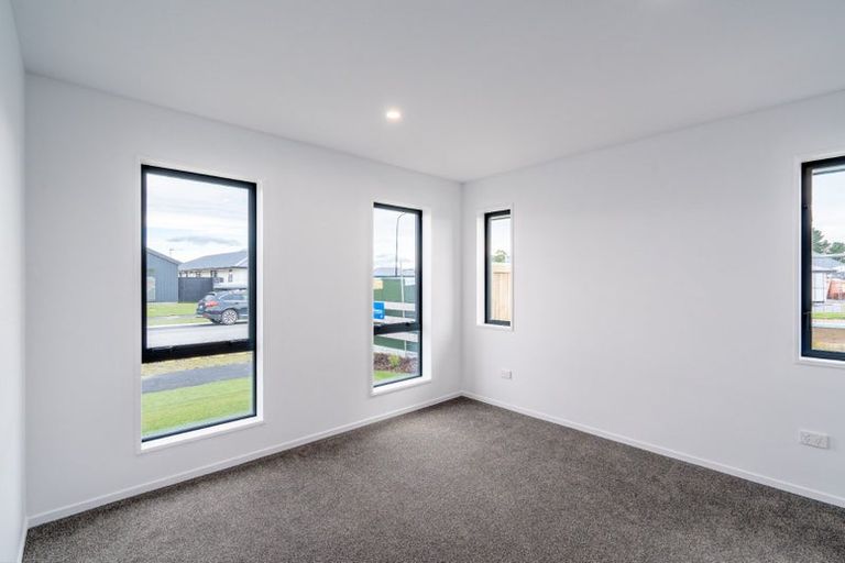Photo of property in 18 Northampton Drive, Prebbleton, 7676