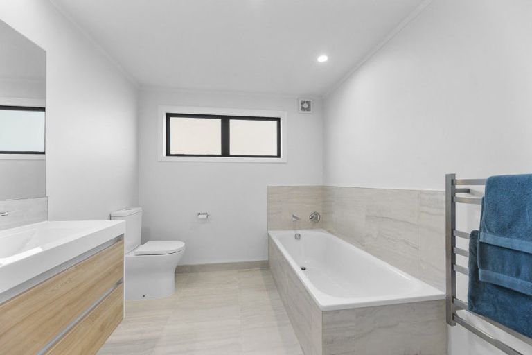 Photo of property in 42 Tahuna Minhinnick Drive, Glenbrook, Waiuku, 2681