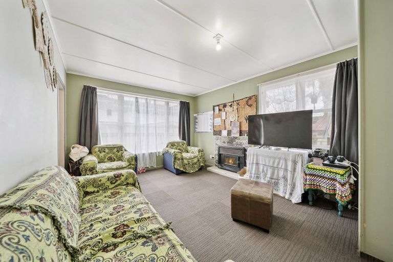 Photo of property in 4 Grande Vue Road, Papatoetoe, Auckland, 2025