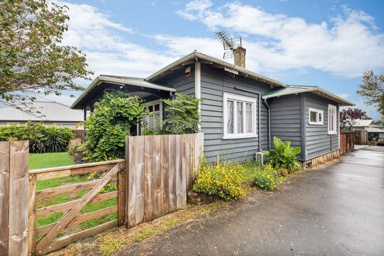 Photo of property in 5 Collingwood Road, Waiuku, 2123