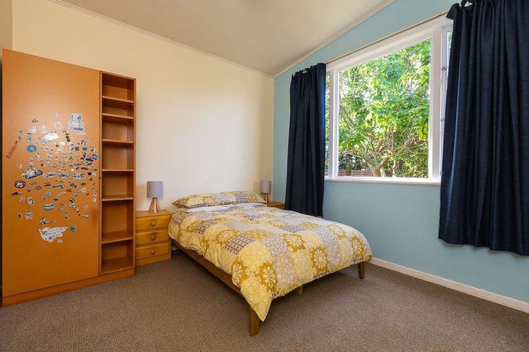 Photo of property in 174 Queens Drive, Lyall Bay, Wellington, 6022