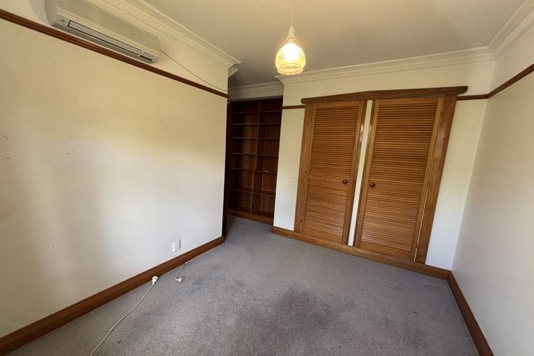 Photo of property in 30 Napier Street, Karaka Bays, Wellington, 6022