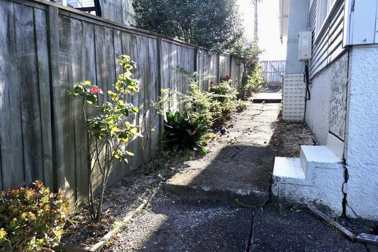 Photo of property in 2/134 Forrest Road, Milford, Auckland, 0620