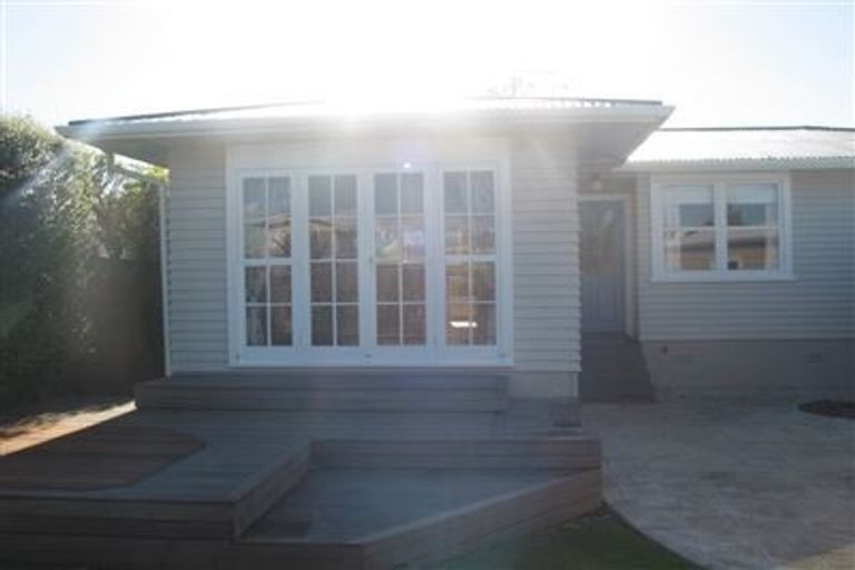 Photo of property in 1/45 Seine Road, Forrest Hill, Auckland, 0620