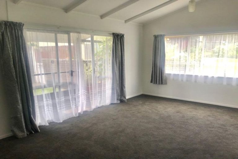 Photo of property in 1/72 Vodanovich Road, Te Atatu South, Auckland, 0610