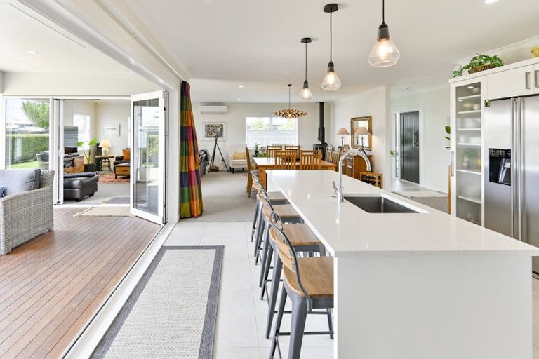 Photo of property in 4 Young Place, Taradale, Napier, 4112