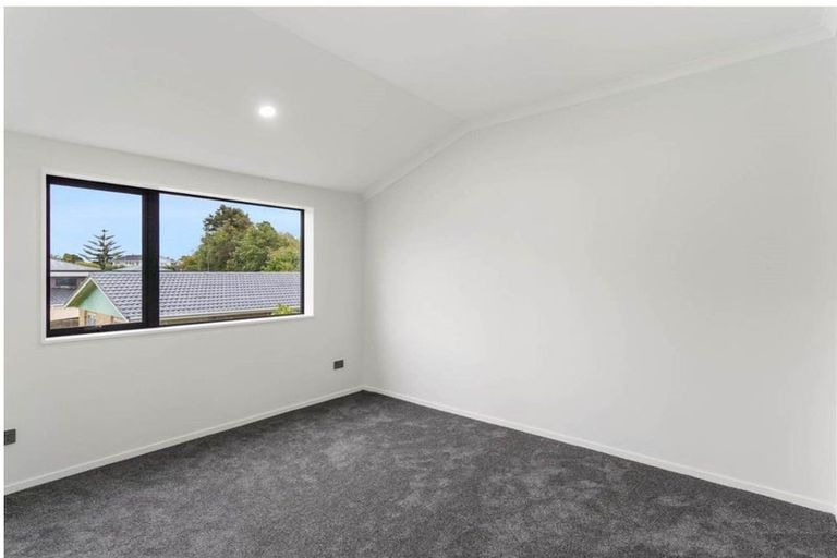 Photo of property in 425f Great South Road, Opaheke, Papakura, 2113