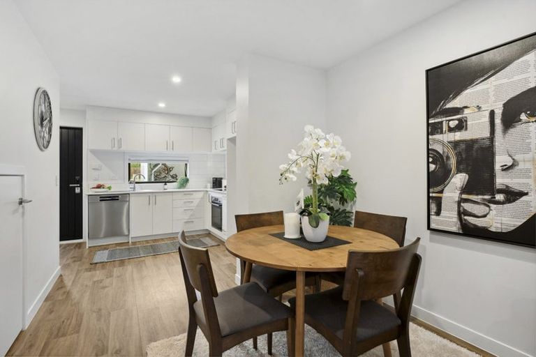 Photo of property in 12 Whakahui Lane, Mangere Bridge, Auckland, 2022