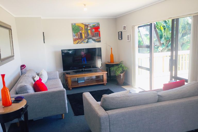 Photo of property in 2/10 Kimdale Place, Totara Heights, Auckland, 2105
