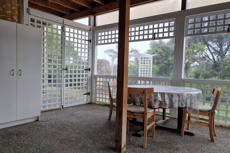 Photo of property in 43 Triangle Road, Massey, Auckland, 0614