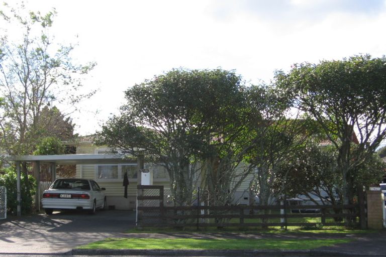 Photo of property in 1/9 Gloria Avenue, Te Atatu Peninsula, Auckland, 0610