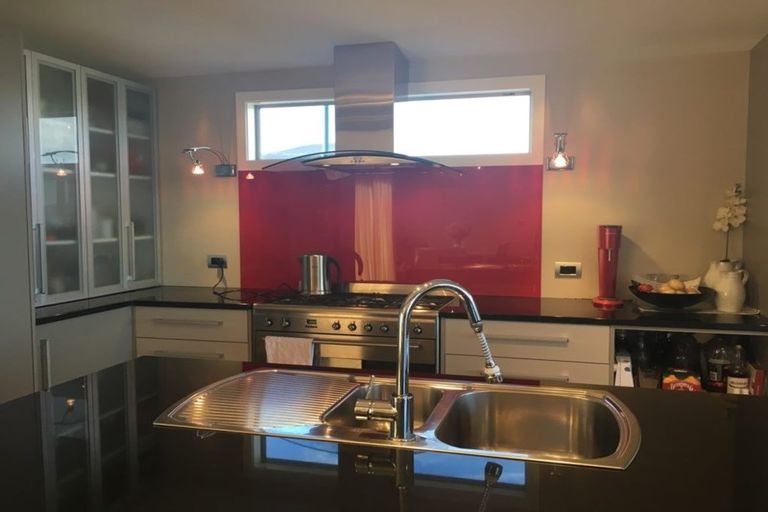 Photo of property in 58 Tamworth Crescent, Newlands, Wellington, 6037