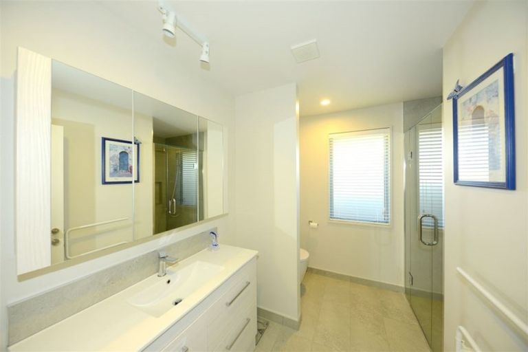 Photo of property in 104 Wainoni Road, Avondale, Christchurch, 8061