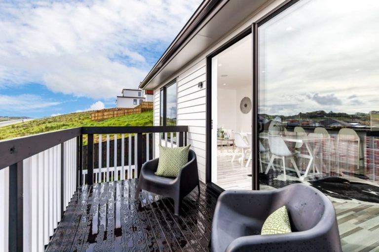Photo of property in 12 Takurua Terrace, Orewa, 0931