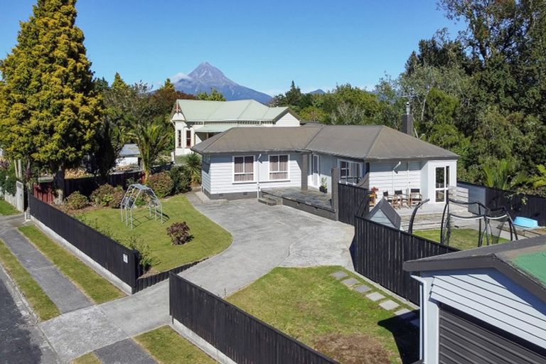 Photo of property in 16 Miro Street, Inglewood, 4330