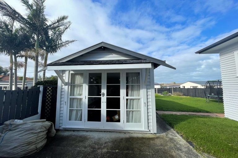 Photo of property in 20 Alberta Street, Point Chevalier, Auckland, 1022