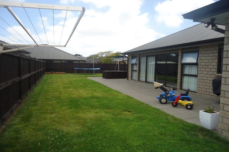 Photo of property in 31 Harbour Crest Drive, Waiuku, 2123