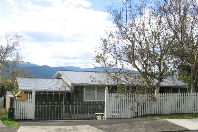 Photo of property in 3 Ecclesfield Grove, Silverstream, Upper Hutt, 5019