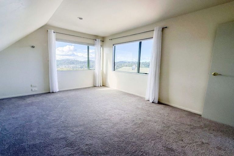 Photo of property in 8 Ngahere Views, Orewa, 0931