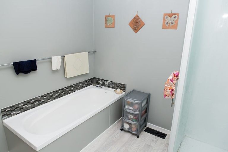 Photo of property in 15 Gloaming Hill, Titahi Bay, Porirua, 5022