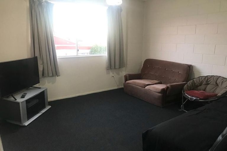 Photo of property in 7/19 Pirie Crescent, Moera, Lower Hutt, 5010