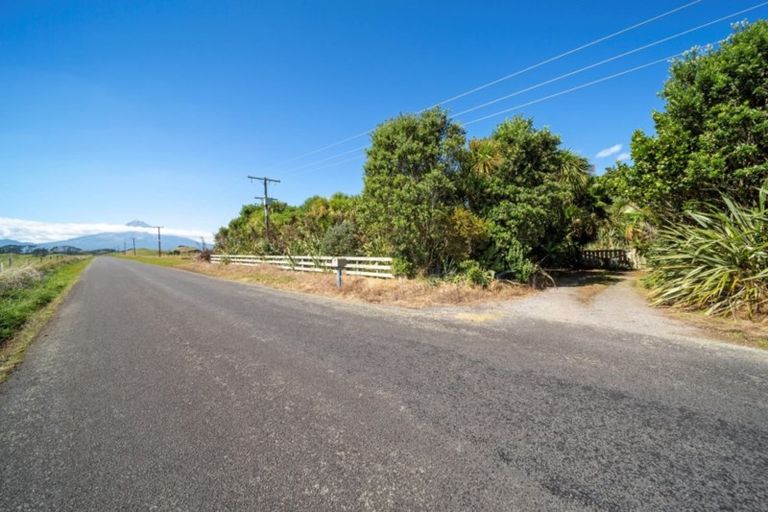 Photo of property in 60 Parihaka Road, Pungarehu, Opunake, 4685