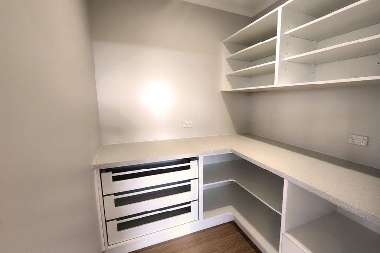 Photo of property in 49 Atlantic Drive, Fitzherbert, Palmerston North, 4410