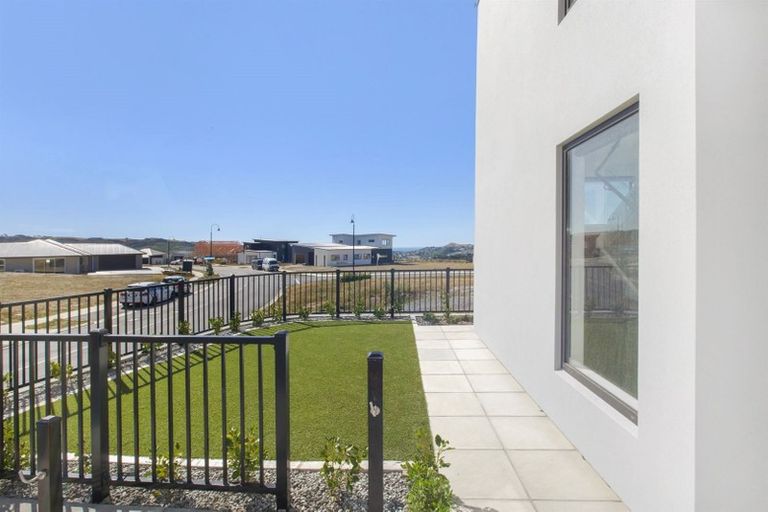 Photo of property in 26b Queen Charlotte Drive, Aotea, Porirua, 5024
