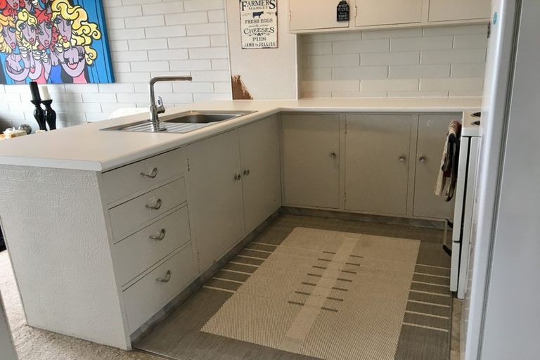 Photo of property in 1/23 Hamblyn Street, Strandon, New Plymouth, 4312